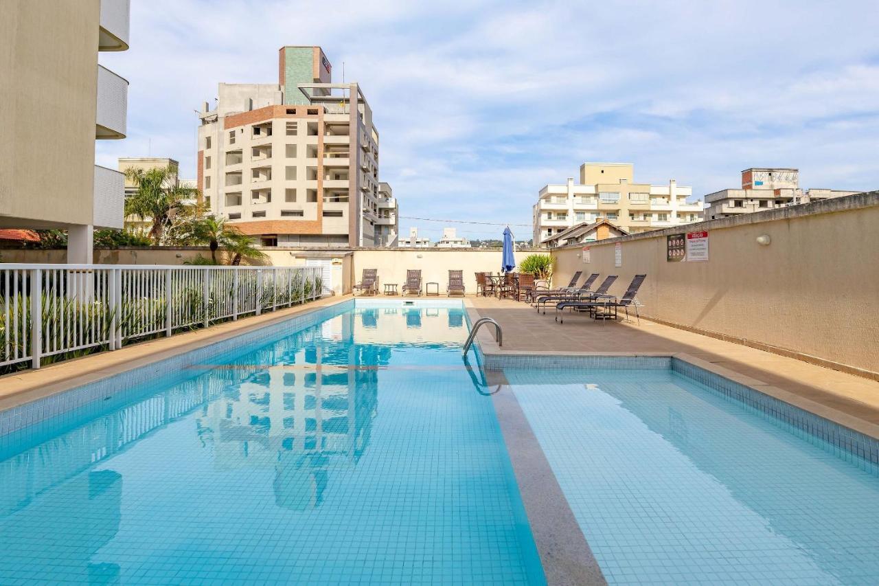 Confortavel Apartamento Em Condominio Com Piscina 邦比尼亚斯 外观 照片