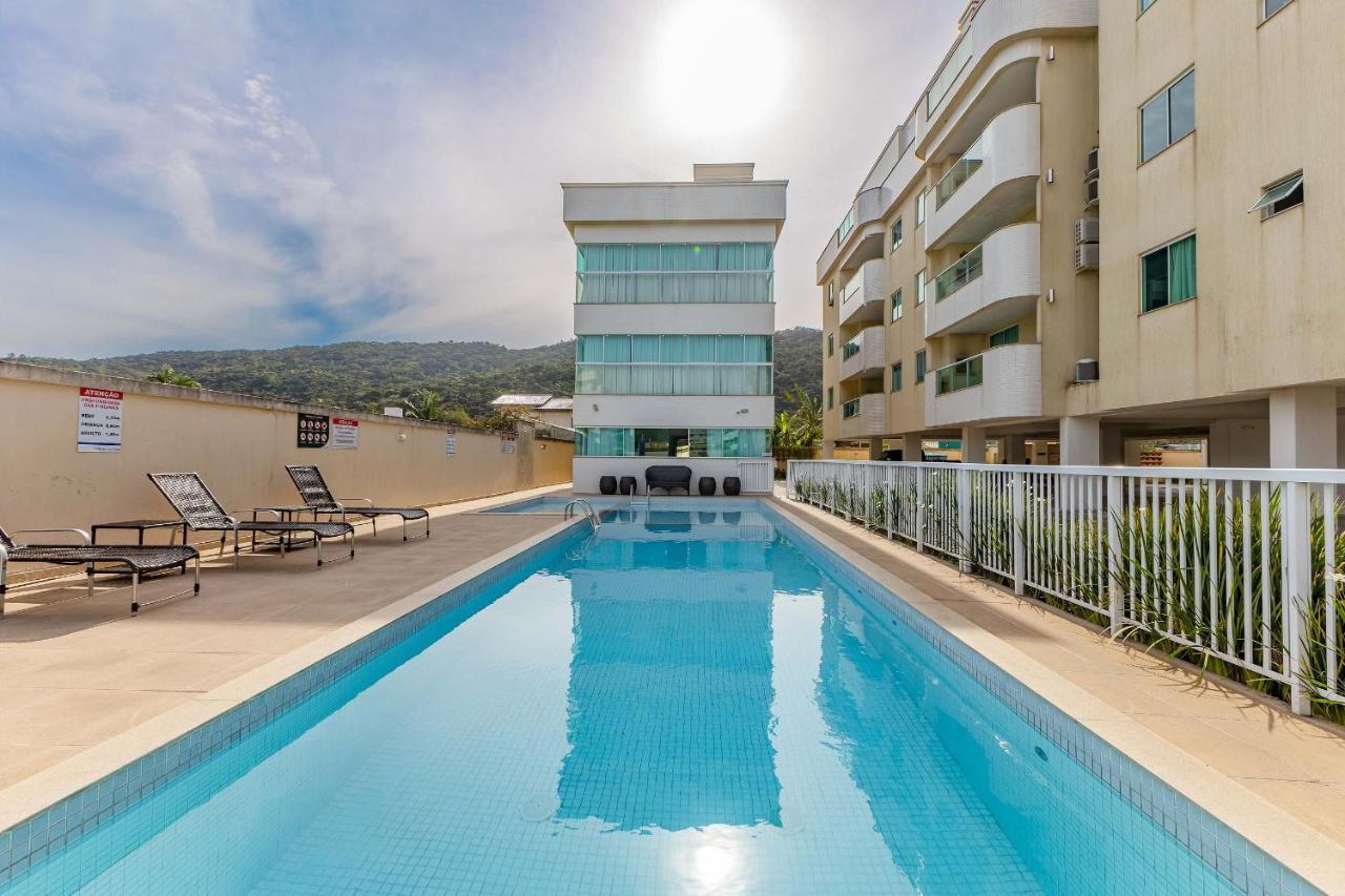 Confortavel Apartamento Em Condominio Com Piscina 邦比尼亚斯 外观 照片